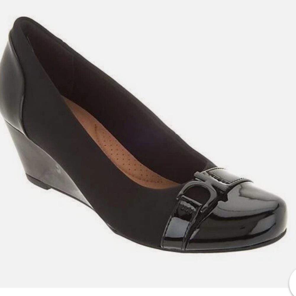 Clark’s women’s Flores poppy-Black Worn once size 8.5 so comfy for all Day!